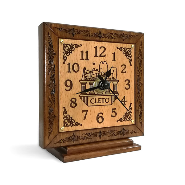 Orologio piccolo quadrato in legno massello da tavolo con incisione artwork Castello di Cleto