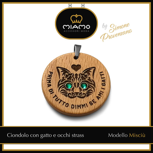 Ciondolo in legno con incisione artwork gatto e occhi di strass colorati