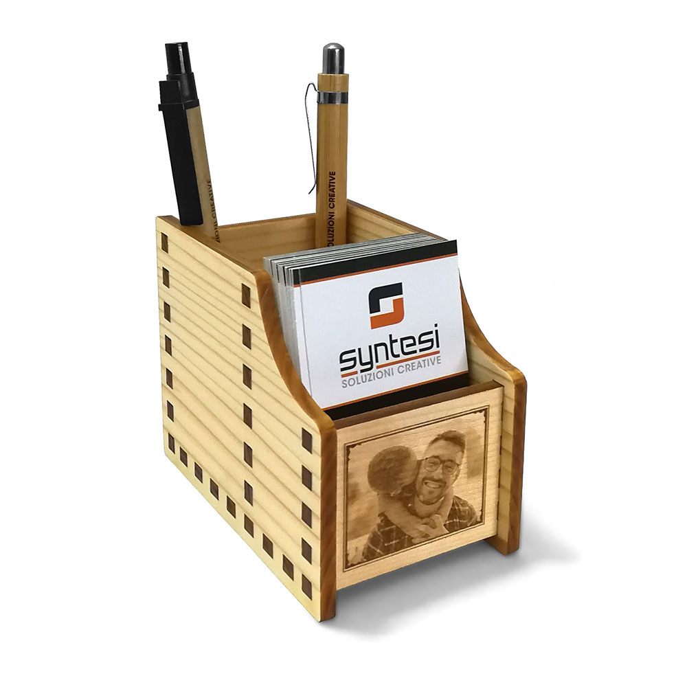 Portapenne in legno con incisione foto personalizzata - Syntesi Soluzioni  Creative