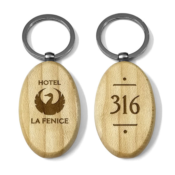 Portachiavi personalizzati in legno per hotel con logo e numeri camere