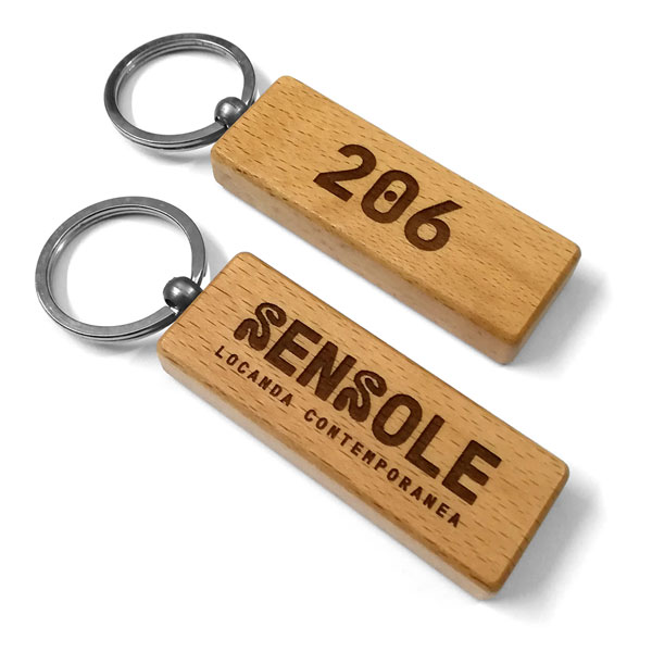 Portachiavi in legno rettangolari personalizzati con logo e numeri camere hotel