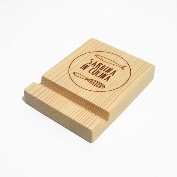 Supporto in legno personalizzato per smartphone o tablet