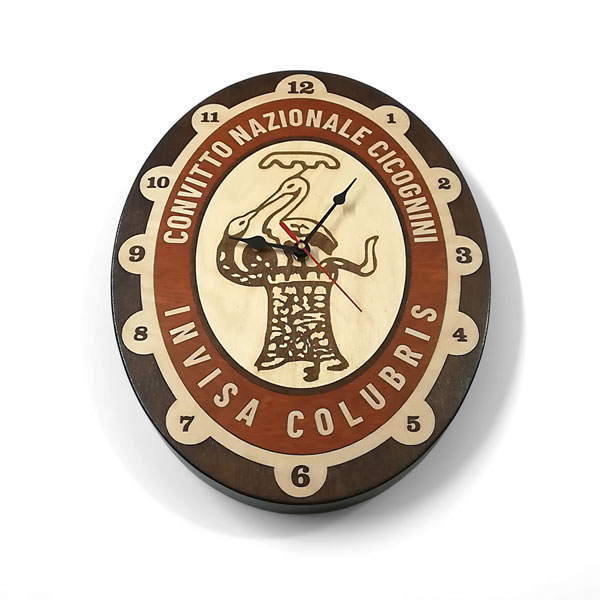 Orologio in legno realizzato su misura con logo e contenuti ad intarsio