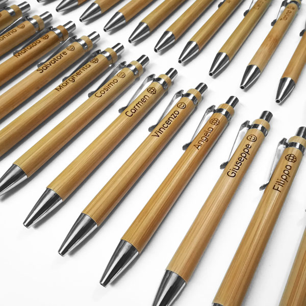 Penne in legno di bambù personalizzate con nomi di persona