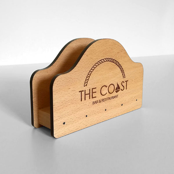 Portatovaglioli in legno con sagoma ed incisione personalizzata logo bar ristorante