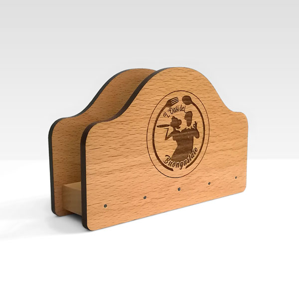 Portatovaglioli in legno con sagoma ed incisione personalizzata logo pizzeria rosticceria