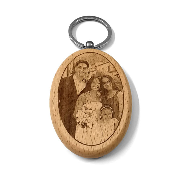 Portachiavi su misura in legno massello con incisione foto di famiglia