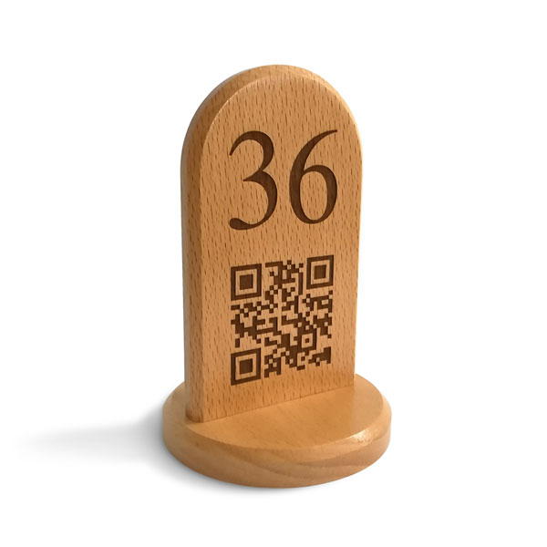 Segnatavoli in legno massiccio personalizzati con incisione numeri tavoli, logo e QR code menu